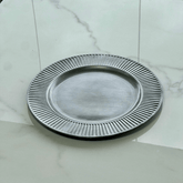 Sousplat Galles Radial Silver Antique Prata 33cm - Ela Decora